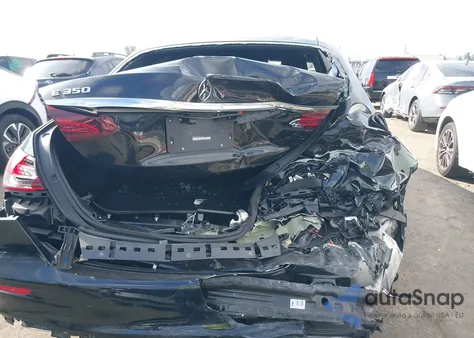 2022 Mercedes-Benz E 350 z USA, uszkodzony, nr VIN W1KZF8DB3NB098863